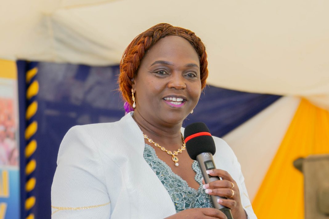 Pastor Dorcas supports a widows group in Karungu in Migori to start poultry farming. widows