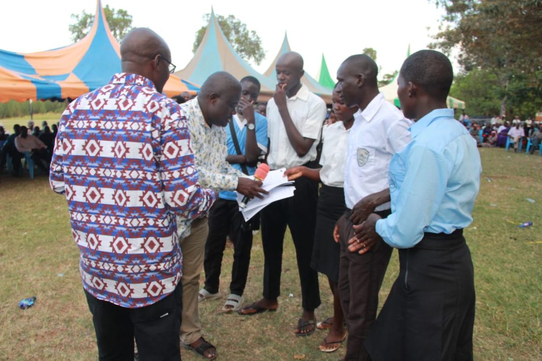 570 needy students benefit from clan education kitty in Rangwe constituency 570 needy students benefit from clan education kitty in Rangwe constituency