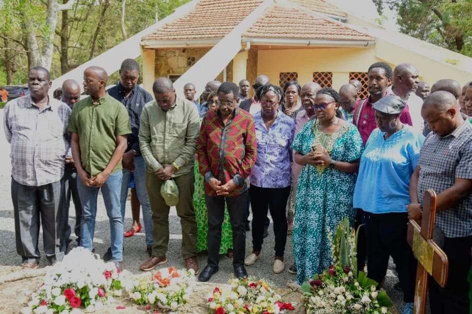 Raila’s Last Survivors Make Peace at Graveside Raila’s Last Survivors Make Peace at Graveside