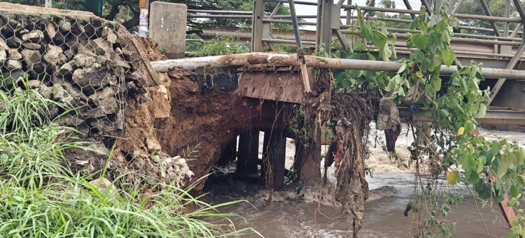 Floods damages bridge and paralyses businesses in Migori town Floods damages bridge and paralyses businesses in Migori town