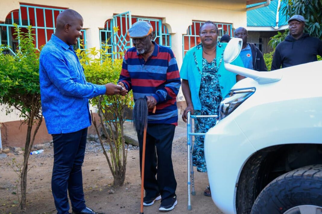 PRESIDENT RUTO GIFTS TOYOTA PRADO TO LUO COUNCIL OF ELDERS CHAIRMAN PRESIDENT RUTO GIFTS TOYOTA PRADO TO LUO COUNCIL OF ELDERS CHAIRMAN